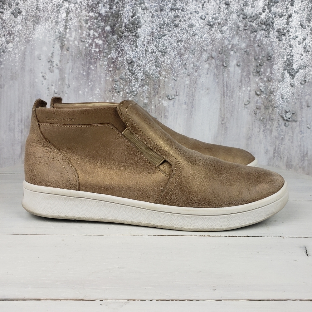 446EGU Mark Nason women's uptown fashion sneakers gold 7.5 ankle bootie